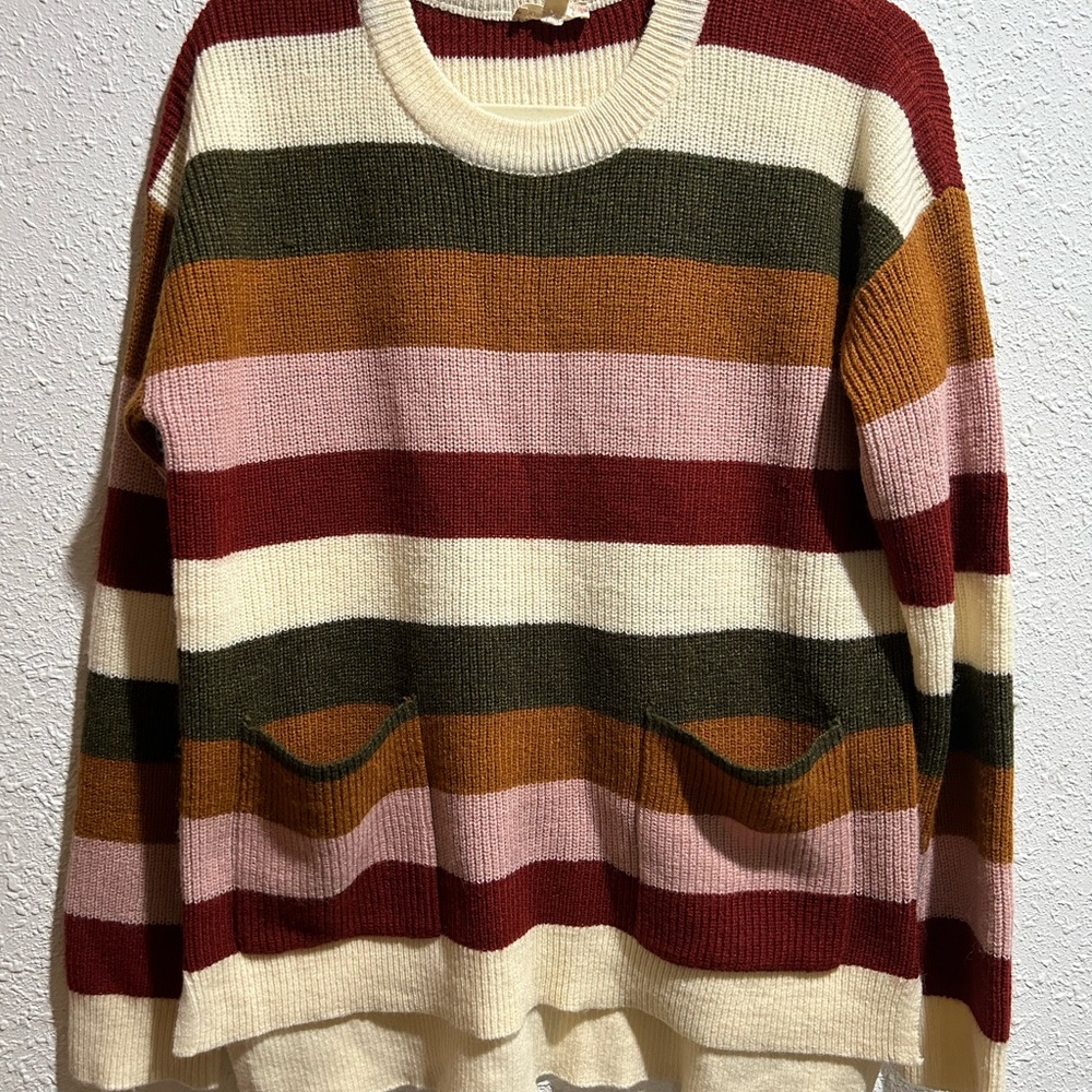 Stunning new sweater w/o tags (never worn)